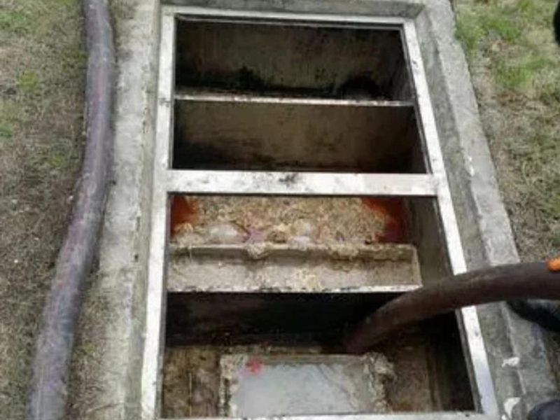 木鱼镇隔油池清理